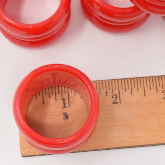 Vintage Napkin Rings Plastic Red Festive Set of 5 Granny Chic Diner Holiday Xmas - Picture 5 of 9